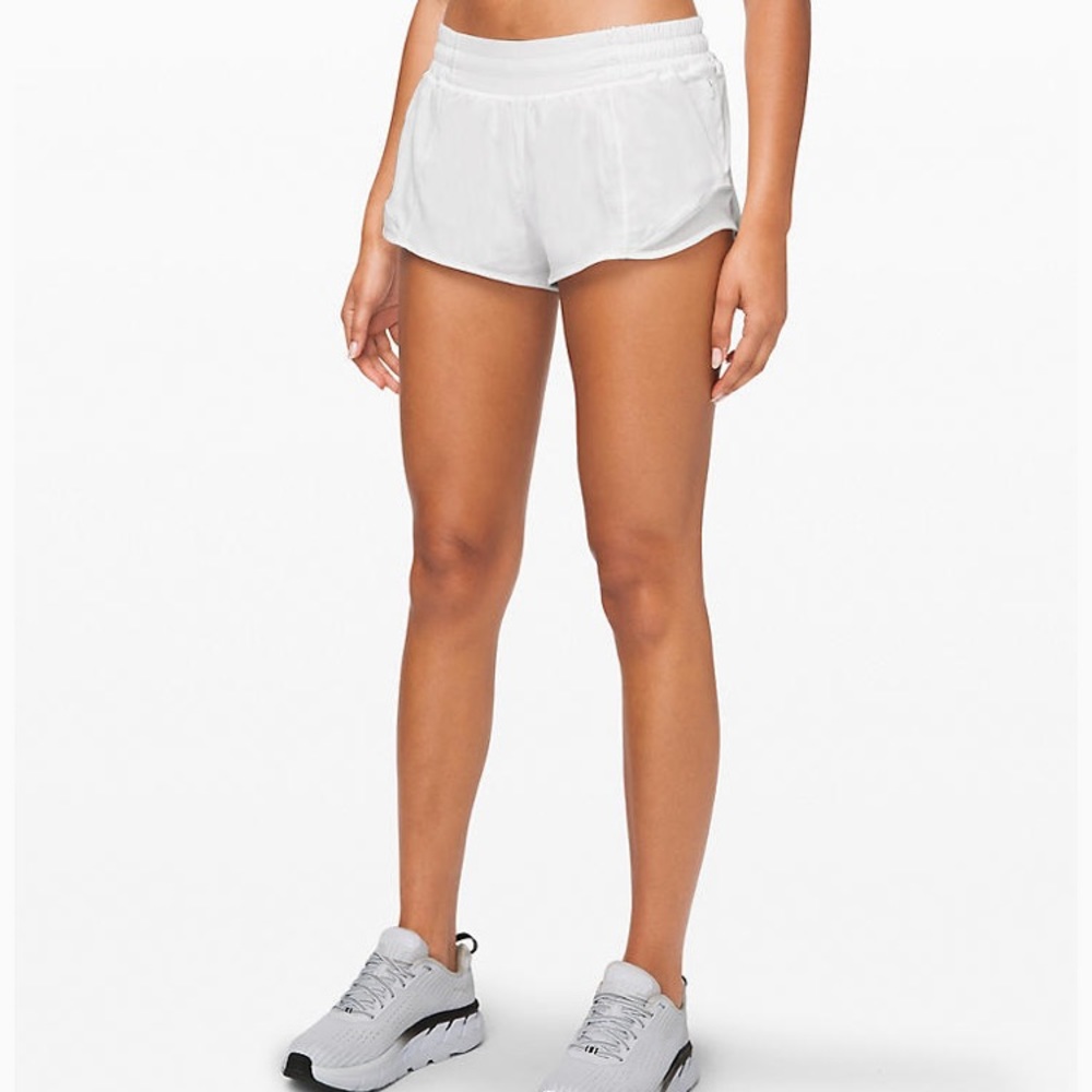 Lulu lemon hotty hot short 2.5” white - Size 6